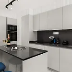 7 Luxury By Karat *