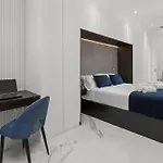 7 Luxury By Karat
