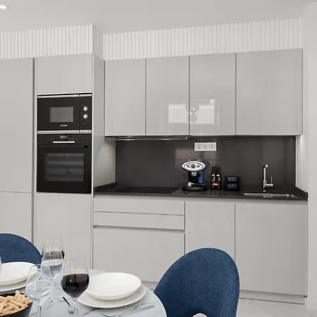 7 Luxury By Karat *