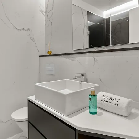 7 Luxury By Karat Apartman